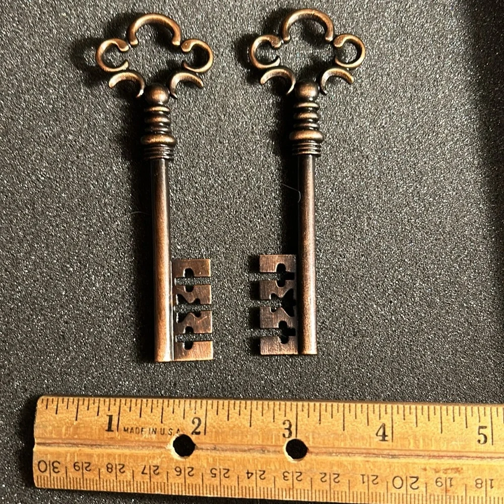 pair of skeleton keys - Picture 2 of 2